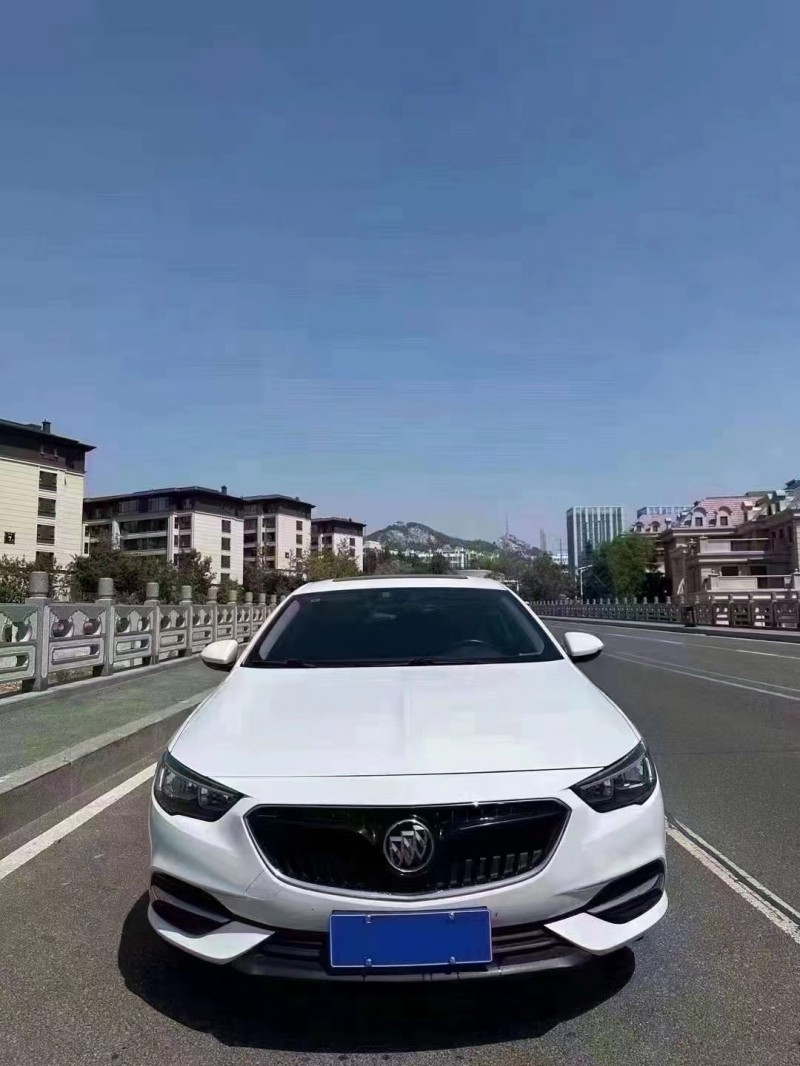 青岛19年别克君威1