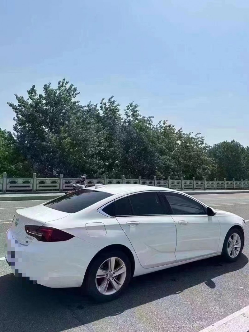 青岛19年别克君威8