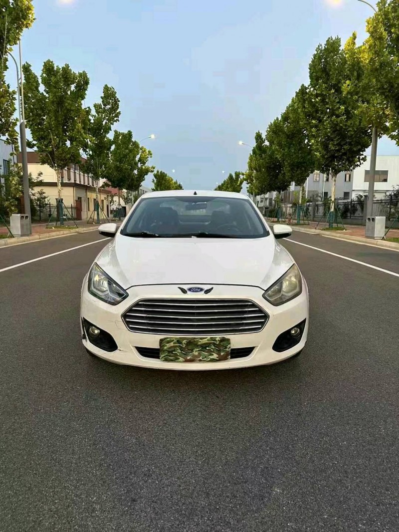 宿迁15年福特福睿斯1