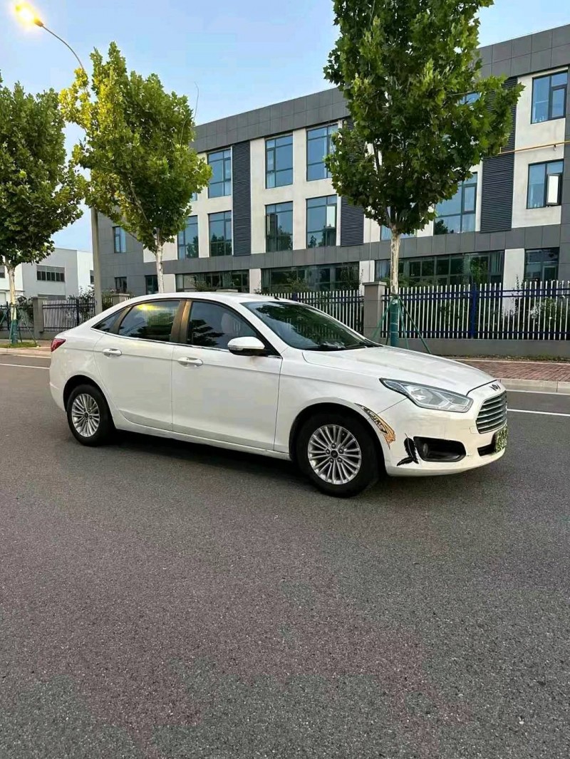 宿迁15年福特福睿斯3