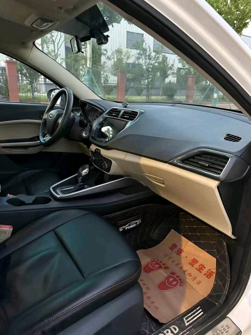 宿迁15年福特福睿斯5