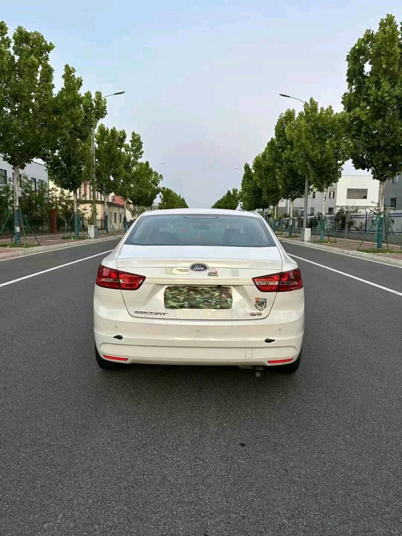 宿迁15年福特福睿斯9