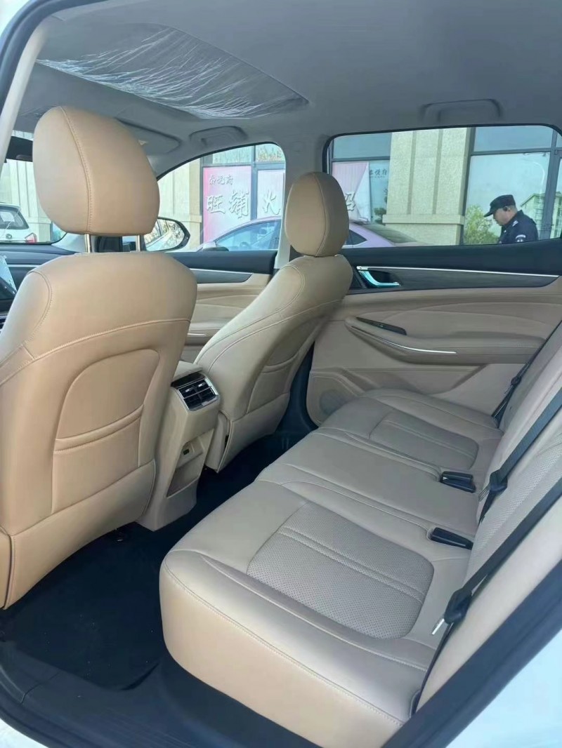 保定24年东风蓝电E56