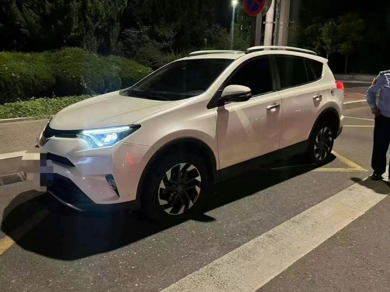 潍坊18年丰田RAV4荣放8