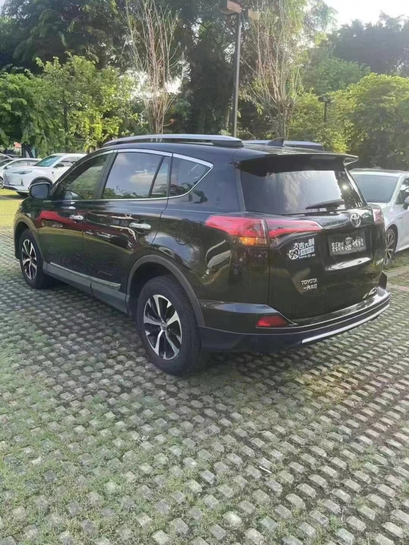 广州19年丰田RAV4荣放8
