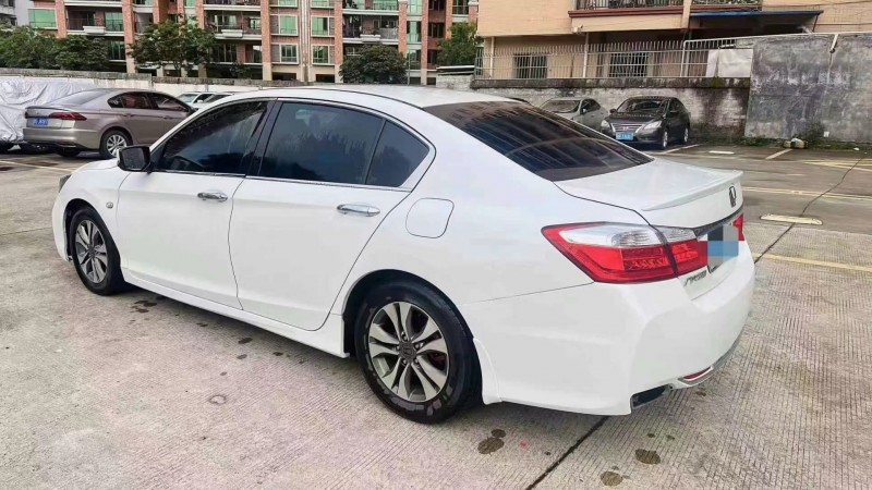 佛山15年本田雅阁5