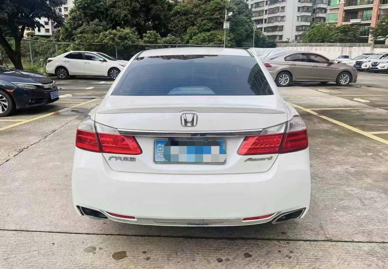 佛山15年本田雅阁9