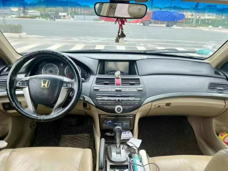 深圳11年本田雅阁8