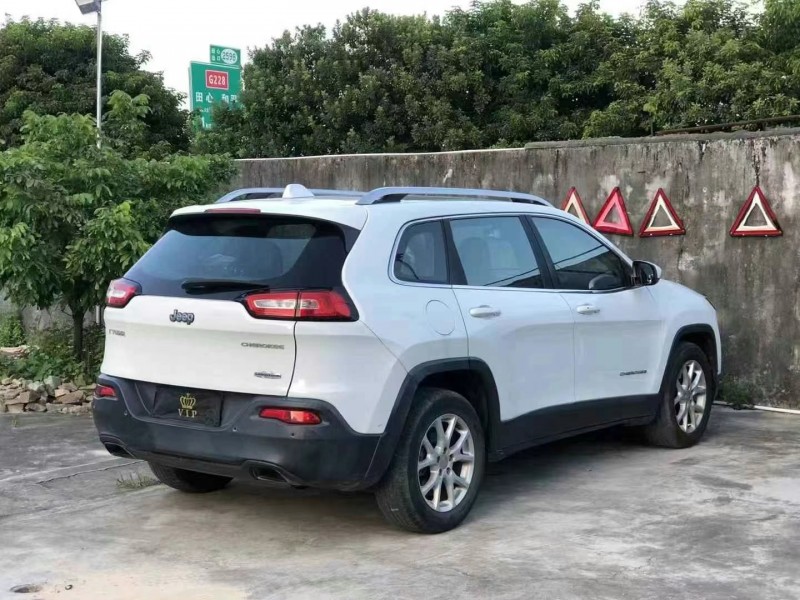 江門16年Jeep自由光4