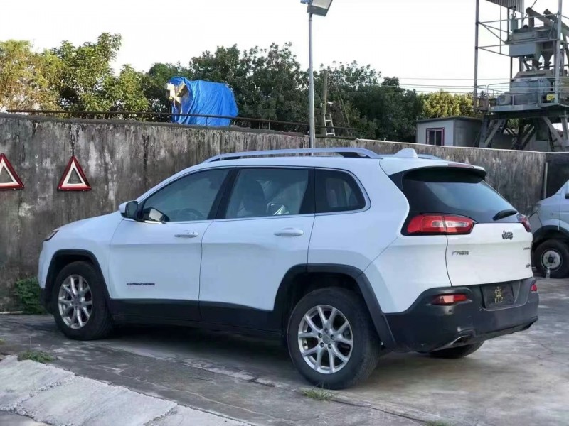 江門16年Jeep自由光9