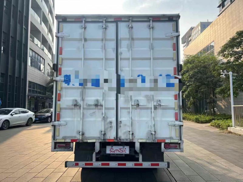 佛山21年飞碟箱货货车8