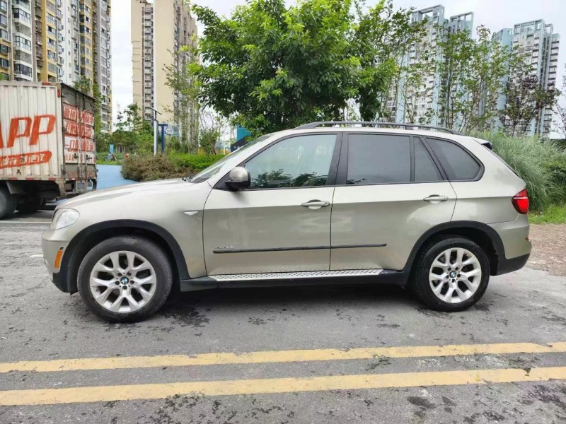 成都12年宝马X57