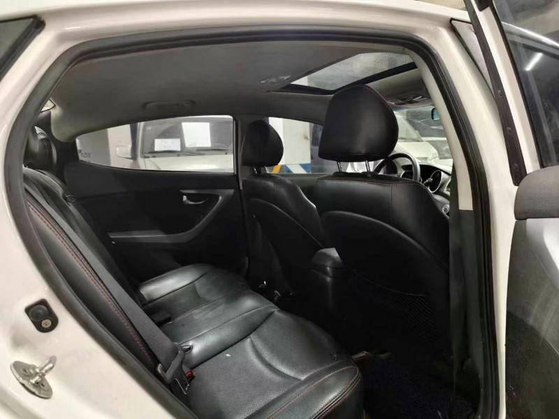 成都16年现代朗动5