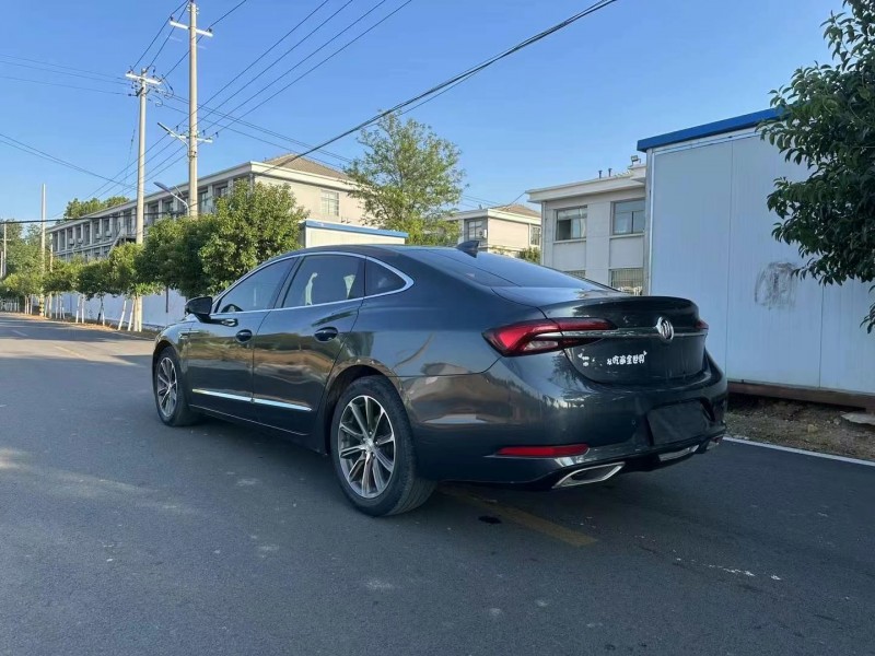 枣庄20年别克君越8