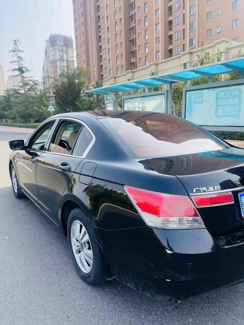 青岛10年本田雅阁5