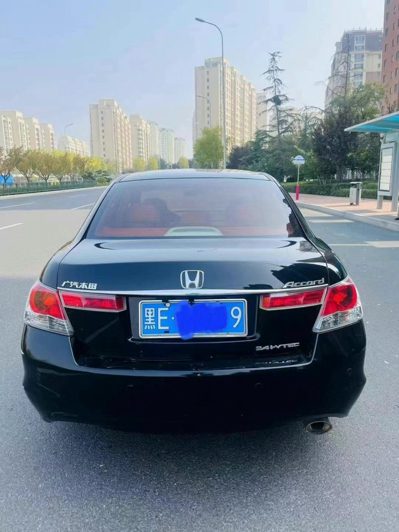 青岛10年本田雅阁6