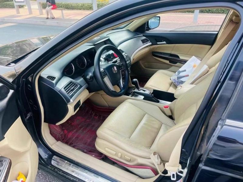 青岛10年本田雅阁8