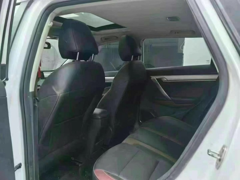 成都23年吉利缤越5