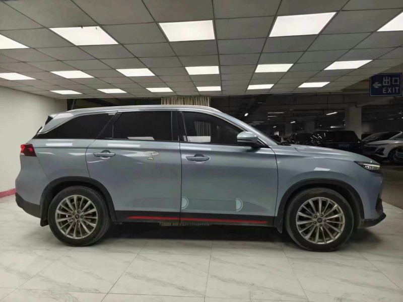 成都21年长安汽车欧尚8