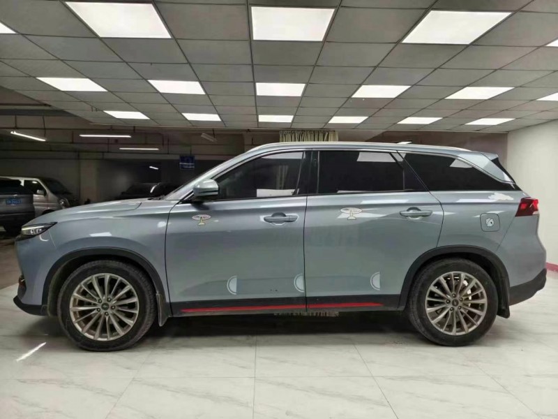 成都21年长安汽车欧尚9