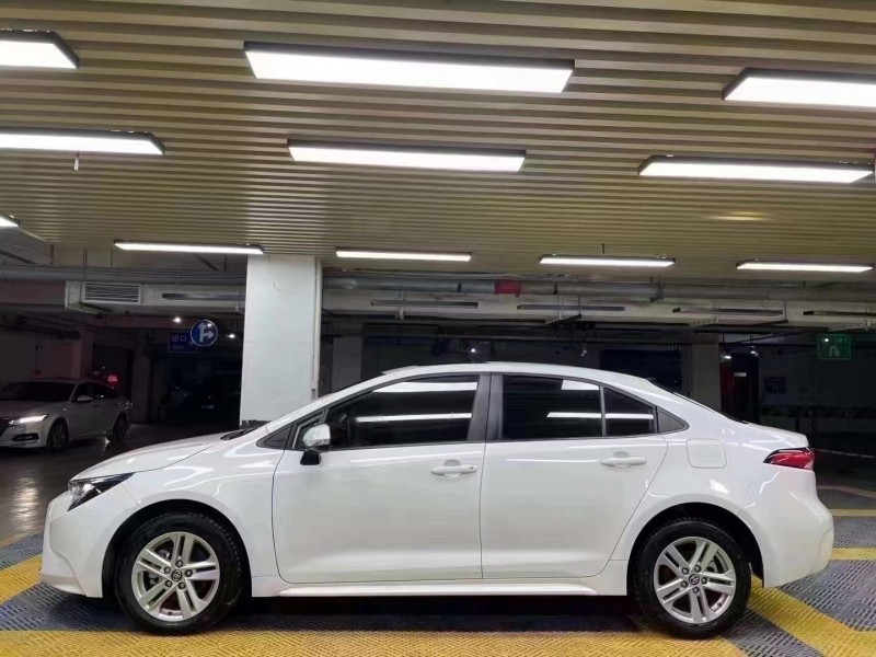 成都22年丰田雷凌3