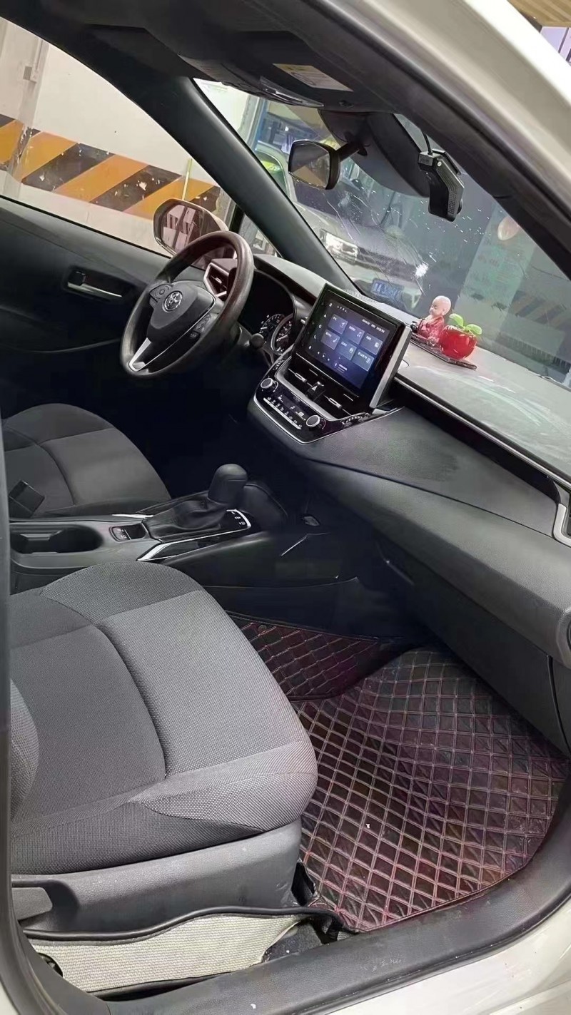 成都22年丰田雷凌8