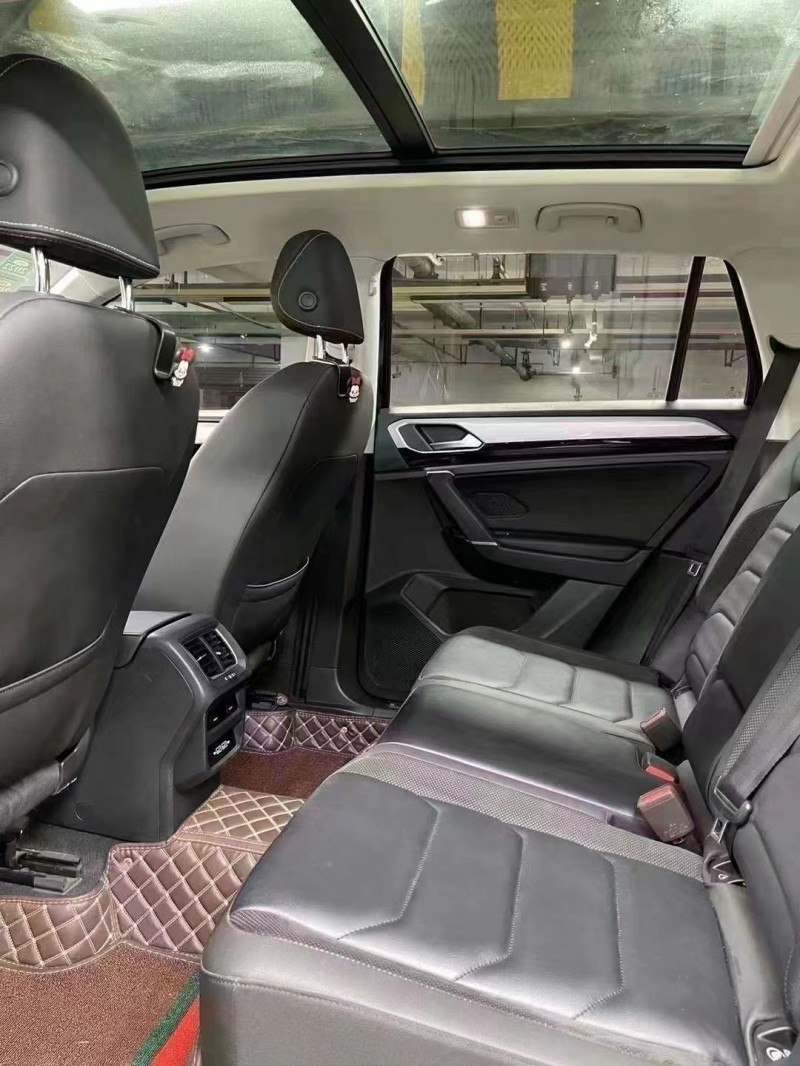 成都20年大众探岳7