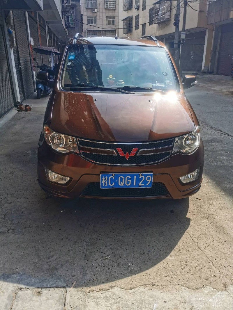 荊州15年五菱汽車宏光1