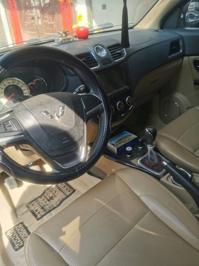 荊州15年五菱汽車宏光5