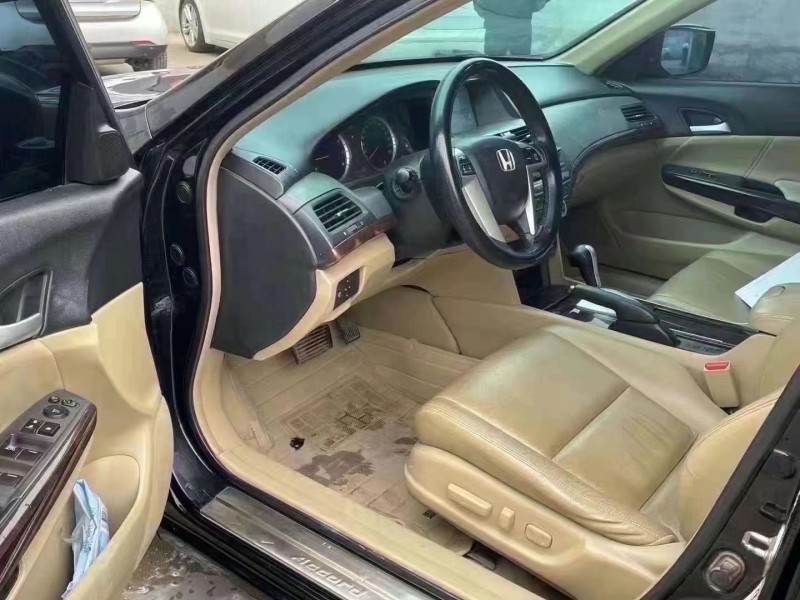 菏泽13年本田雅阁2