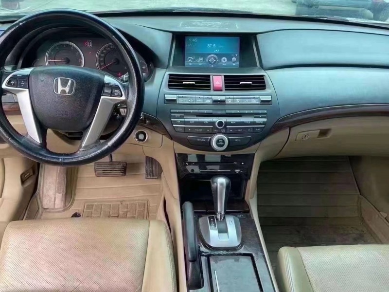 菏泽13年本田雅阁8