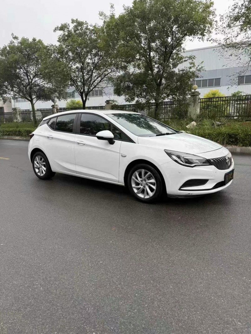 徐州18年别克威朗5