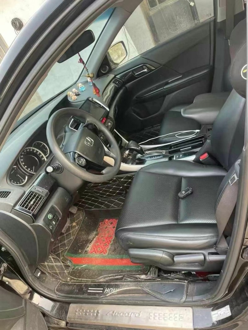 济宁16年本田雅阁4