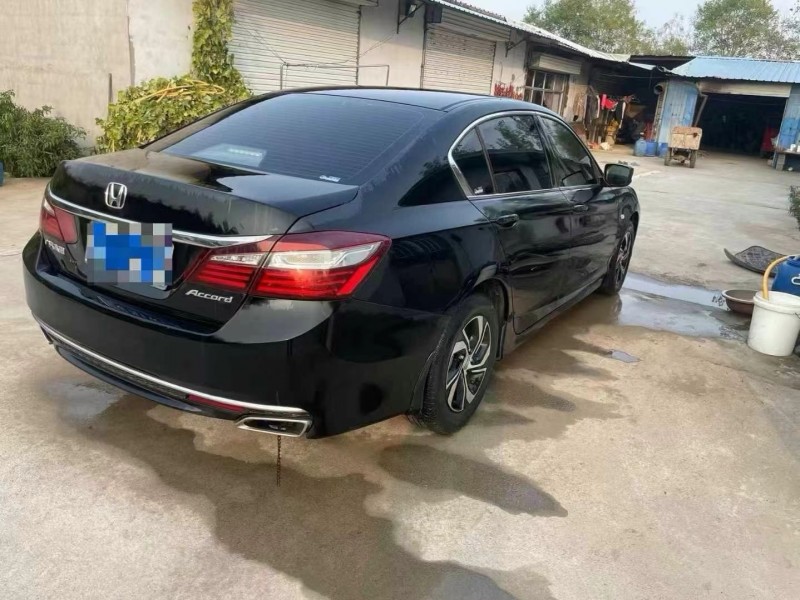 济宁16年本田雅阁8