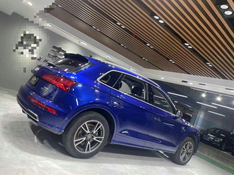 成都18年奥迪Q57