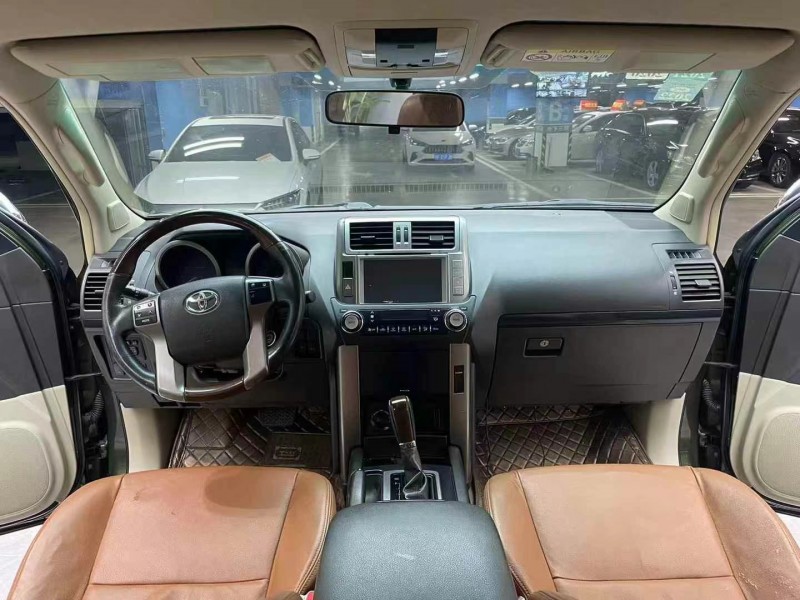 成都14年丰田普拉多8