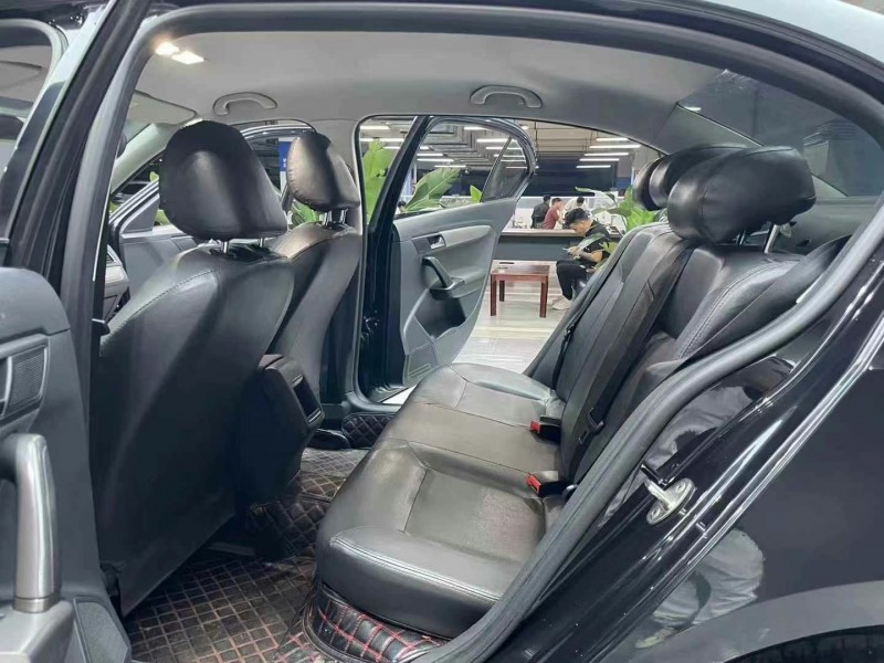 成都16年大众朗逸4