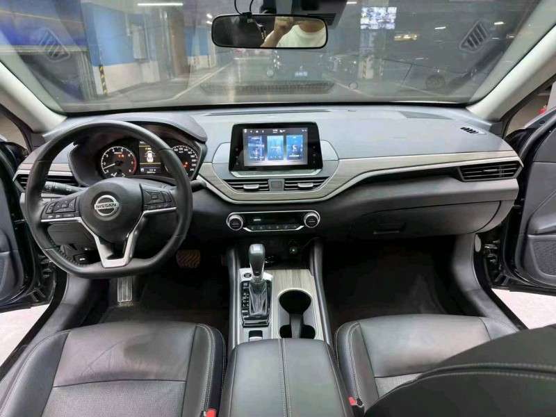 成都22年日产天籁4