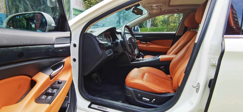 成都17年吉利博瑞5