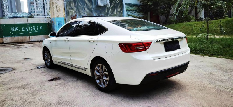 成都17年吉利博瑞8