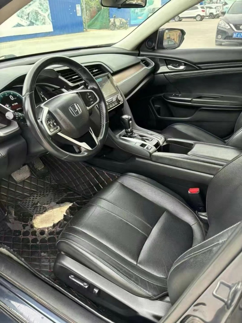 济宁17年本田思域5