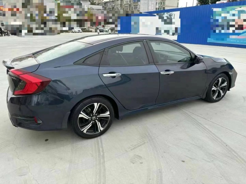 济宁17年本田思域8