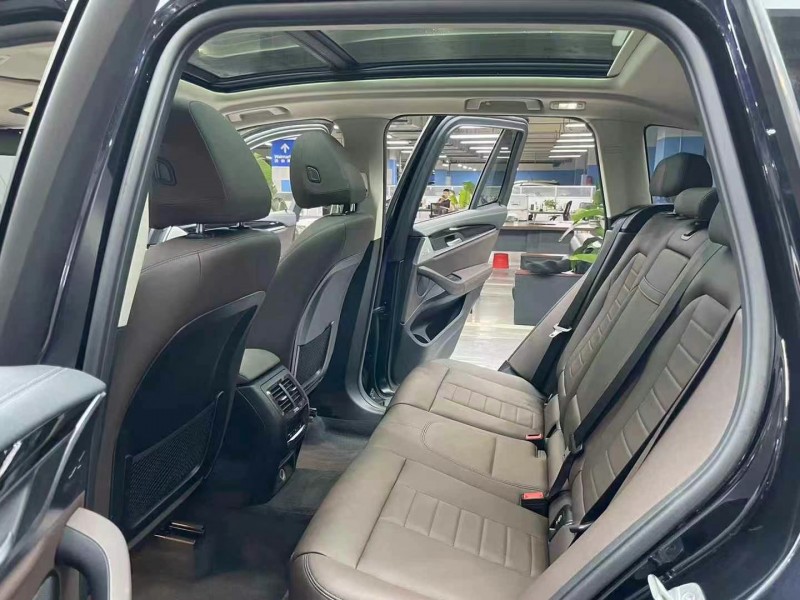 成都19年宝马X36