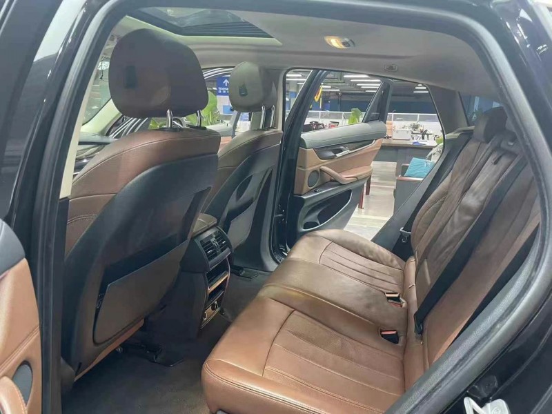 成都16年宝马X67