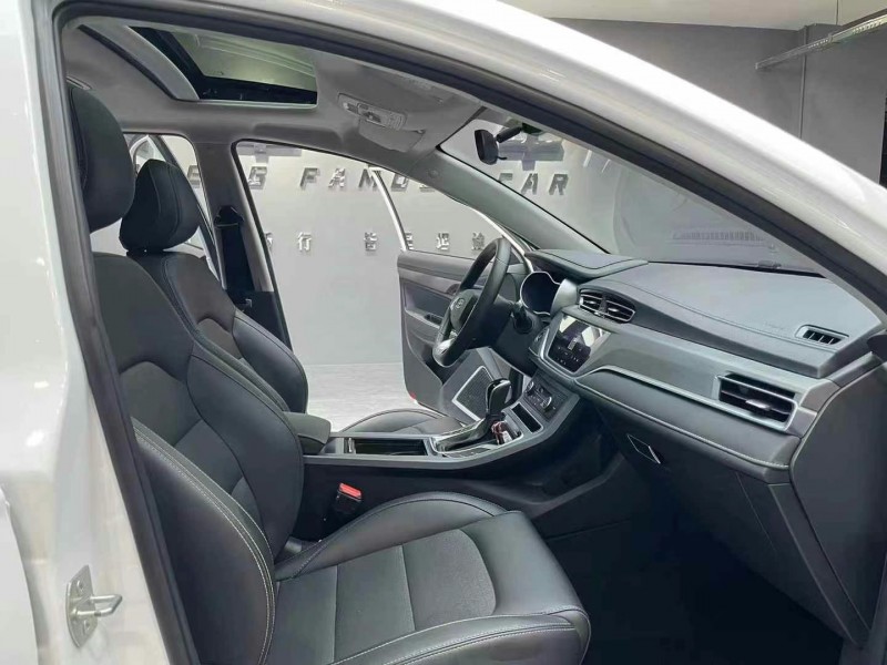 成都22年吉利帝豪6