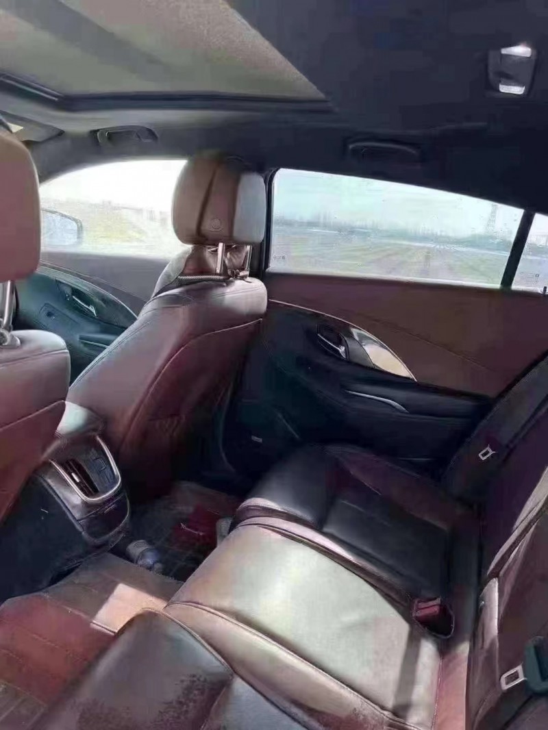 青岛15年别克君越6