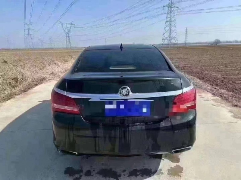 青岛15年别克君越9