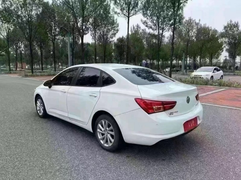 潍坊17年别克威朗8