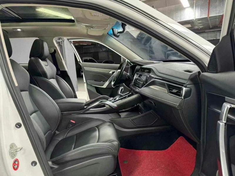 成都19年吉利博越3