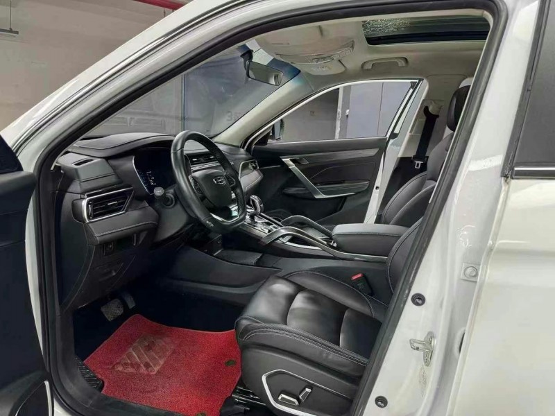 成都19年吉利博越5